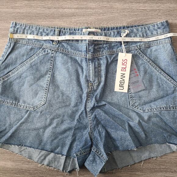 ASOS Urban Bliss frayed hem denim shorts Size 16 - Picture 7 of 11
